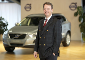 Peter Mertens will stay as the head of research and development at Volvo