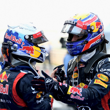 Vettel e Webber celebram a dobradinha da Red Bull