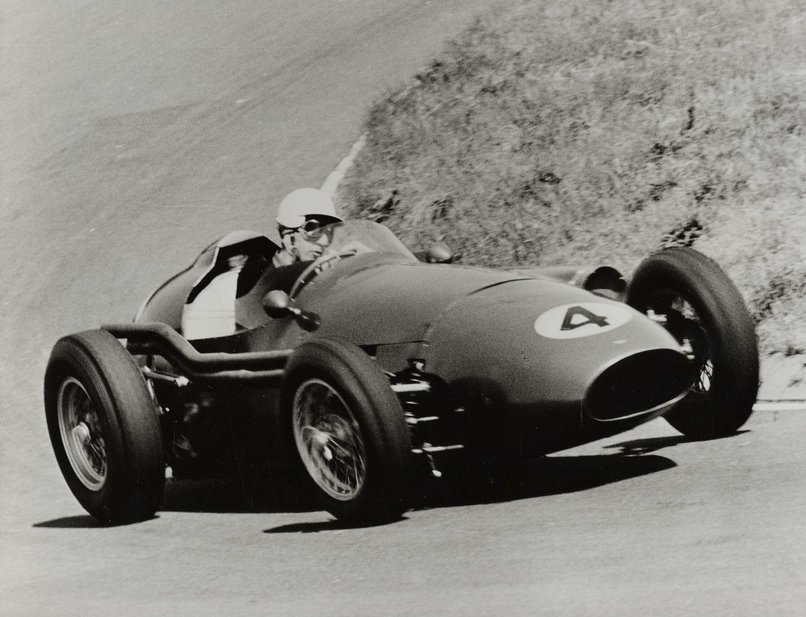 
	With the DBR4, Aston Martin competed during the Formula 1 season 1959/60.
