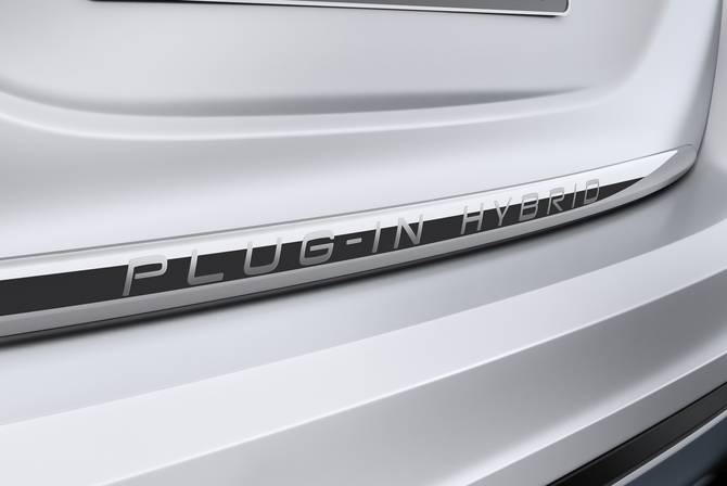 V60 Plug-in Hybrid: world’s first diesel Plug-in Hybrid debuts in Geneva V60 Plug-in Hybrid: world’s first diesel Plug-in Hybrid debuts in Geneva