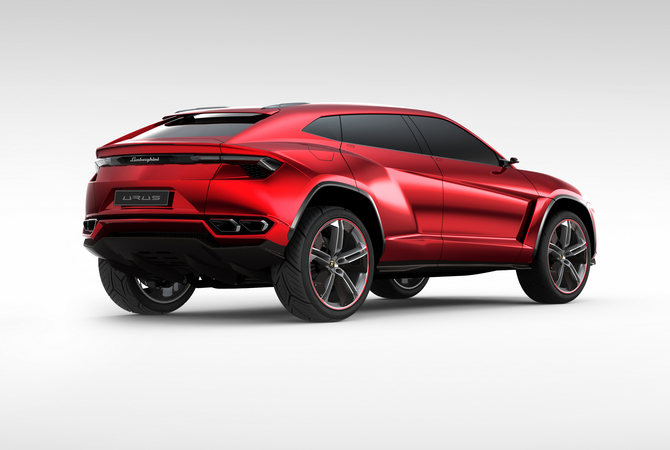 A traseira do protótipo Lamborghini Urus