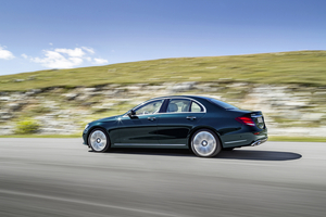  Compared to the previous generation, the new E-Class is 43mm longer, with 4923mm