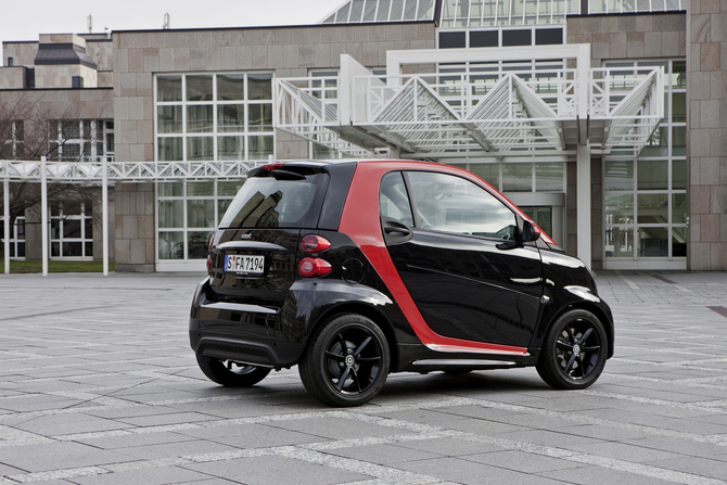 Smart Fortwo Sharpred Adds Gloss Black and Red Inside and Out