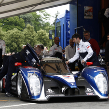 Audi and Peugeot fighting for victory in the 24 Hours of Le Mans