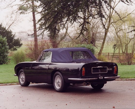 Aston Martin DB6 Volante