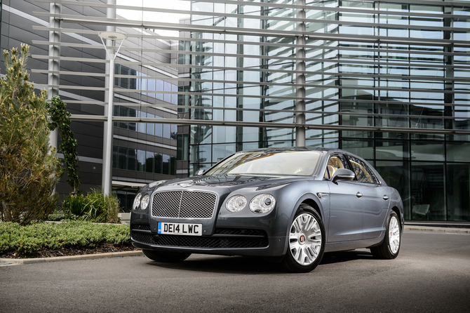 As emissões de CO2 do motor W12 do Bentley Continental Flying Spur foram reduzidas para 333g/km