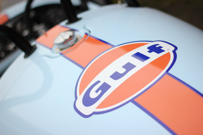 There are Gulf logos on the rear and sides