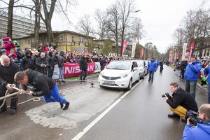 Savickas has a new record for the Most Cars Pulled by One Man