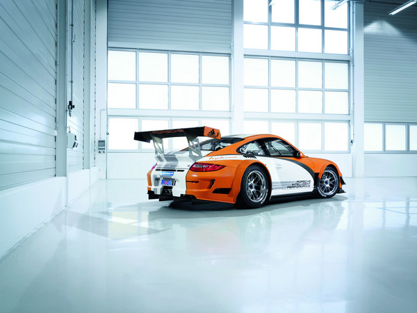 First pictures of the 911 GT3 R Hybrid revealed First pictures of the 911 GT3 R Hybrid revealed
