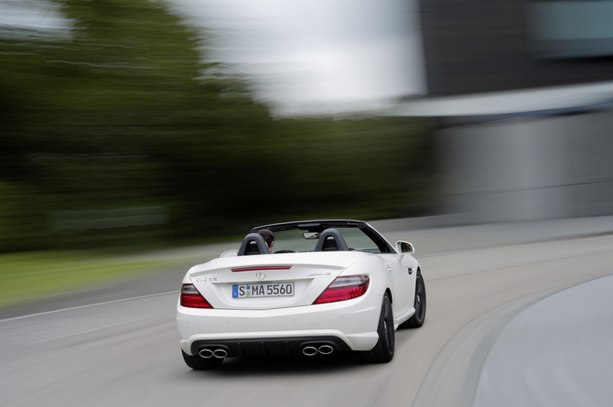 New SLK 55 AMG Hopes to Blend High Power and High Efficiency