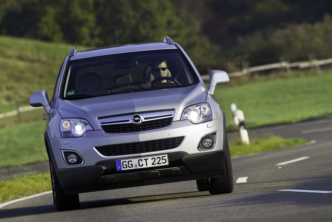 Opel presents facelifted Antara Opel presents facelifted Antara