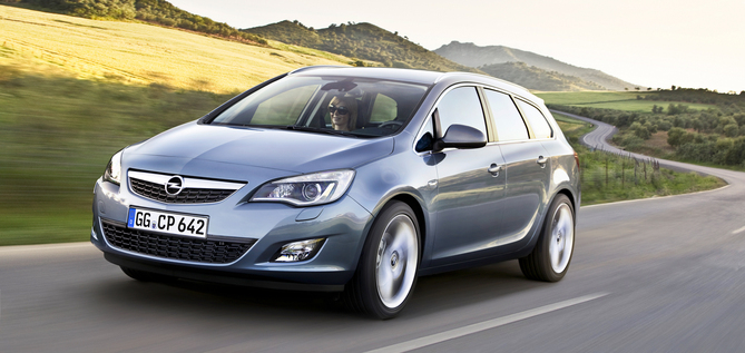 Sports Tourer joins the new Astra family Sports Tourer joins the new Astra family