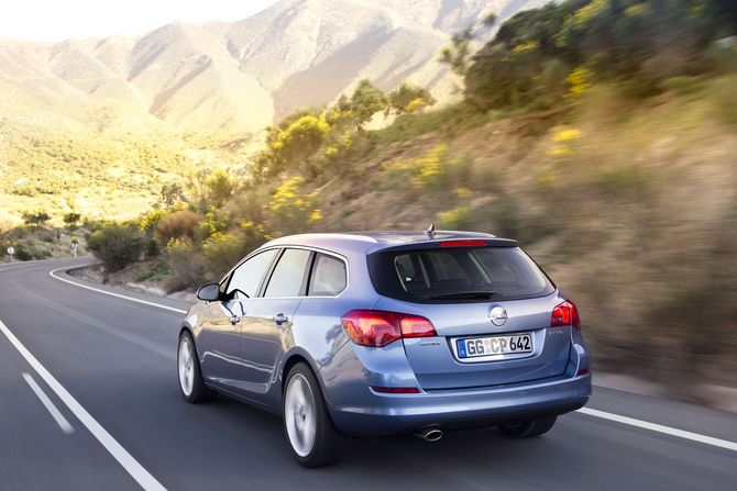 Sports Tourer joins the new Astra family Sports Tourer joins the new Astra family