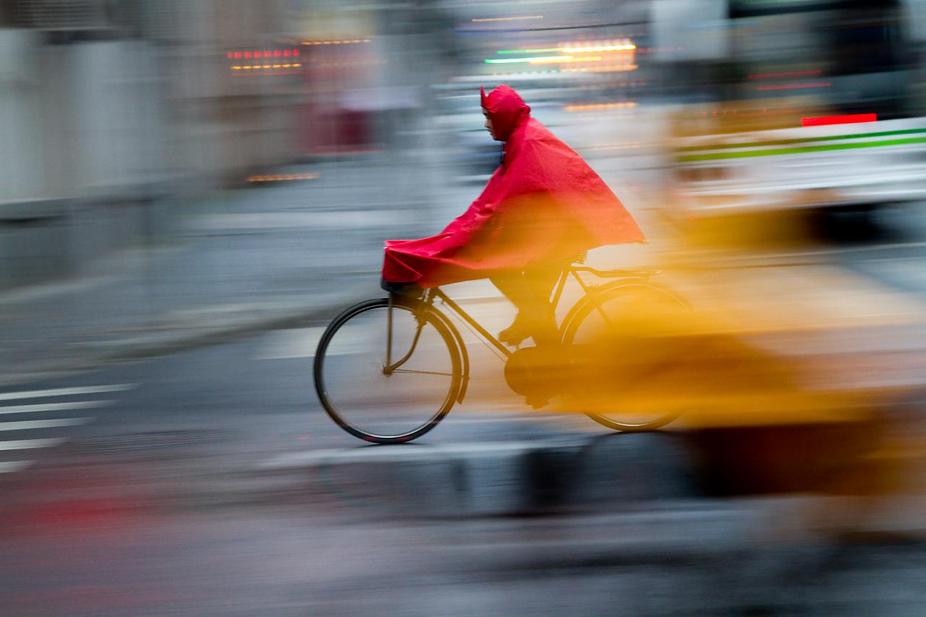 Sharing the road is sometimes a difficult matter between car drivers and cyclists