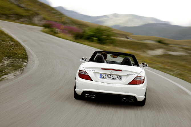 New SLK 55 AMG Hopes to Blend High Power and High Efficiency