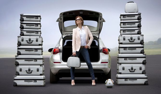 Sports Tourer joins the new Astra family Sports Tourer joins the new Astra family