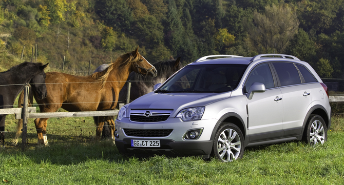 Opel presents facelifted Antara Opel presents facelifted Antara