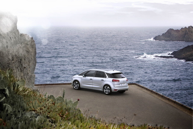 Le Citroën C4 Picasso dispose d’un éventail de huit teintes Le Citroën C4 Picasso dispose d’un éventail de huit teintes