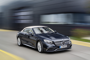 As the recently released S65 AMG Coupé, the Cabriolet version gets the V12 biturbo 5.5 liters engine with an output of 630hp and 1000Nm of torque