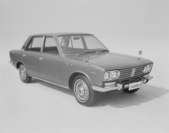 Nissan Laurel Deluxe B