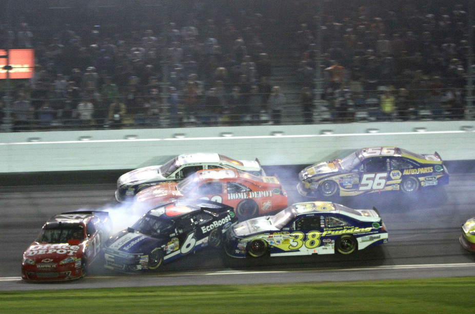 NASCAR Daytona 500 Suffers Delays and Fiery Crashes