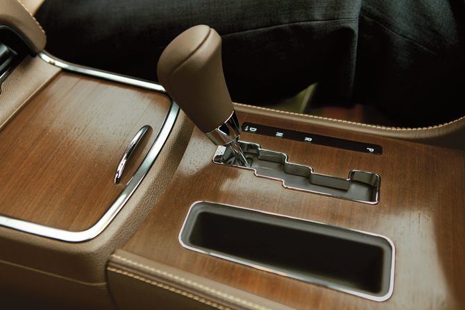 Chrysler's New Flagship: the 300 Luxury Series Sedan Chrysler's New Flagship: the 300 Luxury Series Sedan