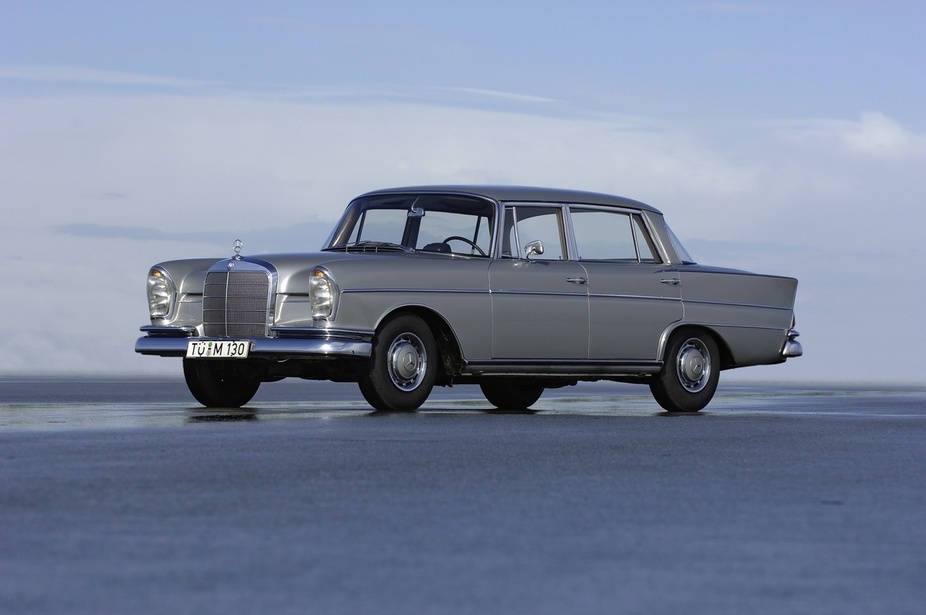 Mercedes-Benz 220 SE