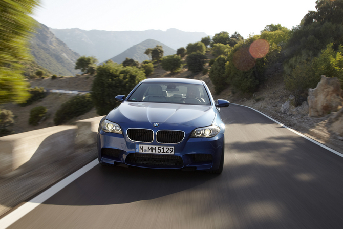 2012 BMW M5 Brings Ton of Tech to Super Saloon