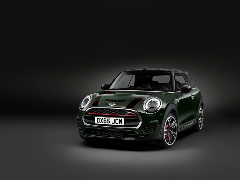 The 2.0-liter turbo engine that equips the new John Cooper Works Convertible is 20hp more powerful with a total of 231hp