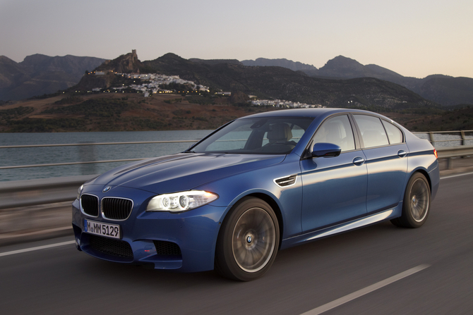 2012 BMW M5 Brings Ton of Tech to Super Saloon