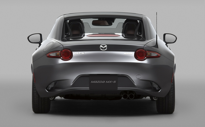 O novo MX-5 RF estará disponível na Europa com uma escolha de dois motores a gasolina, o SKYACTIV-G 1.5 e o SKYACTIV-G 2.0 O novo MX-5 RF estará disponível na Europa com uma escolha de dois motores a gasolina, o SKYACTIV-G 1.5 e o SKYACTIV-G 2.0