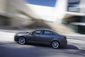 Lincoln launches hybrid version of the MKZ