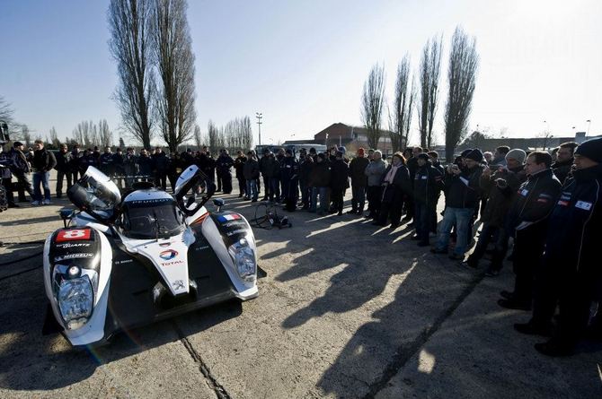 Peugeot 908HYBRID4 Takes Its Last Laps