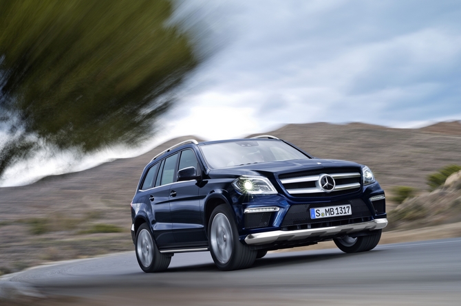 A Mercedes lança o Classe GL, o maior e mais luxuoso SUV da marca