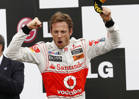 Button wins in chaotic CanadaGP