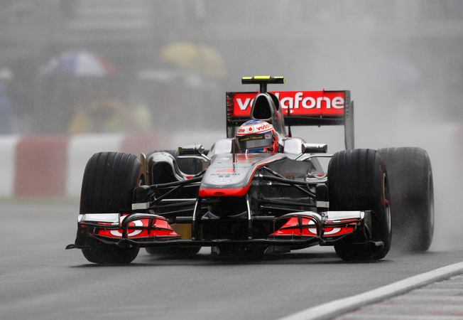 Button wins in chaotic CanadaGP Button wins in chaotic CanadaGP