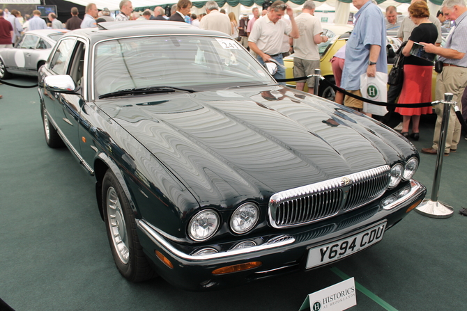 Jaguar Daimler Super V8