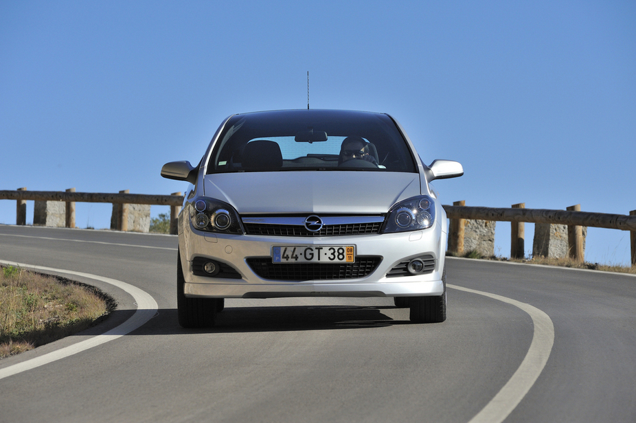 Opel Astra GTC 1.6 Turbo