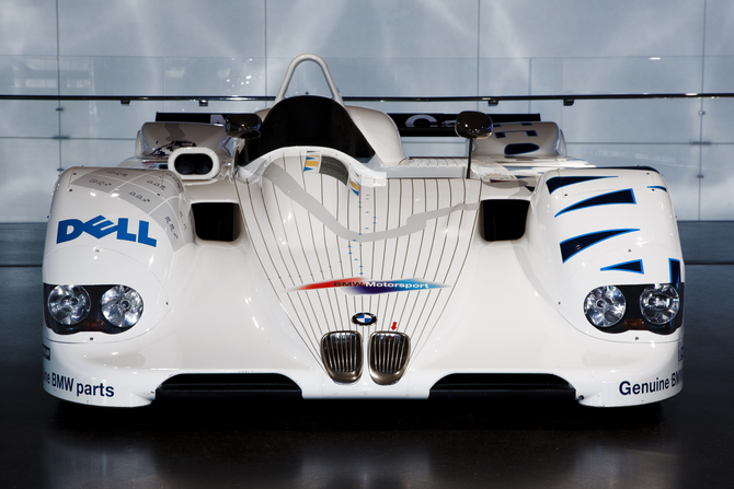 Der BMW V12 LMR startete in Le Mans in 1999. Der BMW V12 LMR startete in Le Mans in 1999.