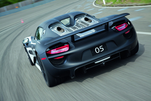 The top-exiting exhausts are the 918's coolest feature