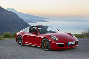 Pela primeira vez, o 911 combina aFor the first time, the 911 combines the idea of GTS with the classic targa concept to mark the 50th anniversary of 