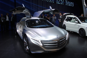 Hydrogen-powered Mercedes-Benz F125 Shows Future of Sustainable Luxury