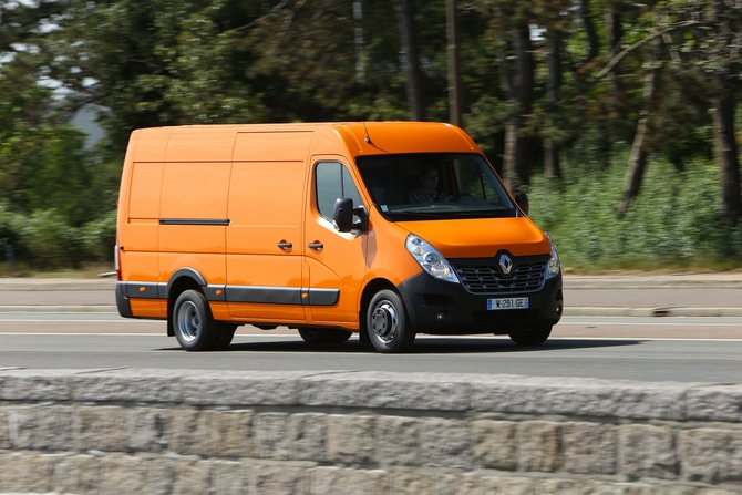 Renault Master Chassis Cabina Simples Tracção L2 3.5T 2.3 dCi