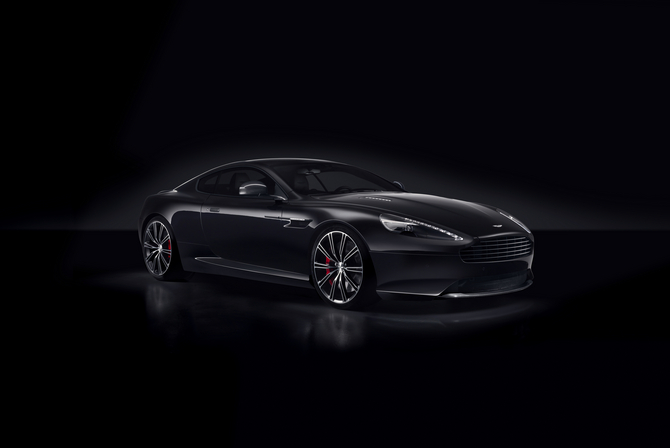 O novo Carbon Black acentua o potencial do DB9 6.0 V12 com uma temática preta