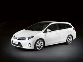 The Auris wagon is also available