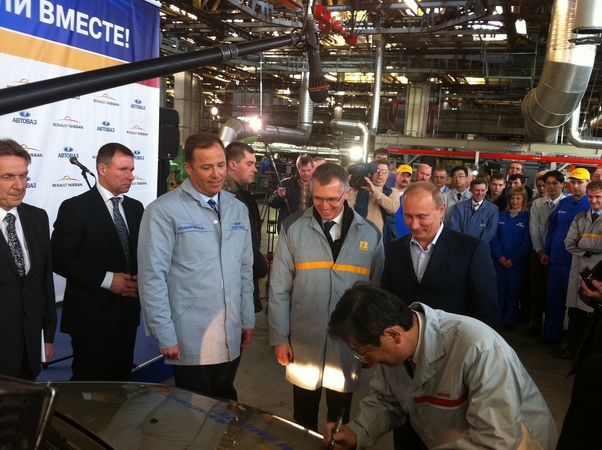 Vladimir Putin, Carlos Ghosn and Nissan Chief Operating Officer Toshiyuki Shiga were on hand at the opening of a new line at the AvtoVAZ plant