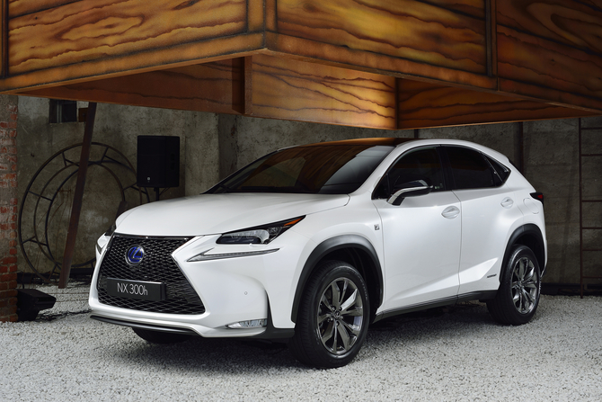 Lexus NX 300h F Sport AWD