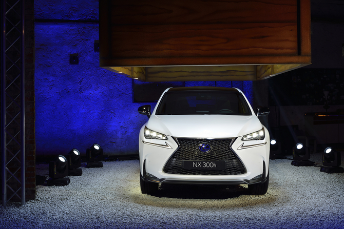 Lexus NX 300h F Sport AWD