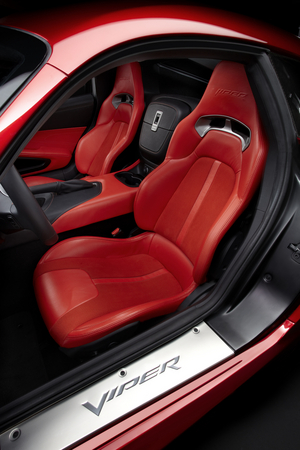 A SRT também trabalhou com a Ferrari e com a Maserati para melhorar a qualidade dos materiais do interior. A SRT também trabalhou com a Ferrari e com a Maserati para melhorar a qualidade dos materiais do interior.