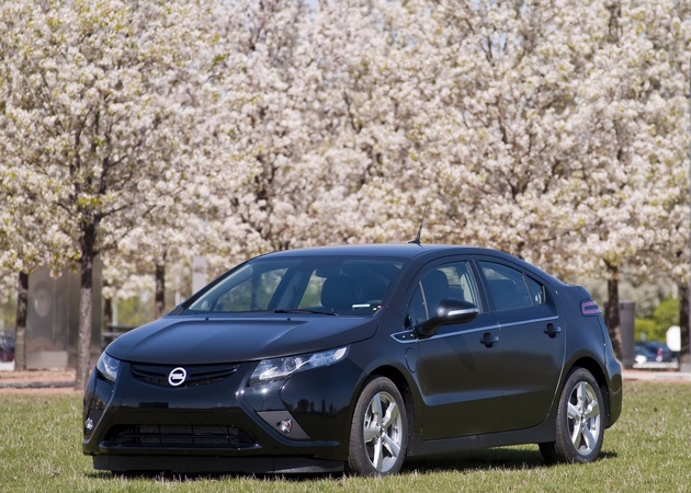 First pre-production Opel Ampera leaves the assembly line First pre-production Opel Ampera leaves the assembly line